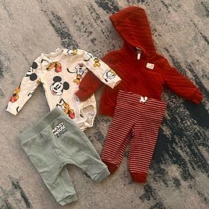Baby Outfits Bundle (4 pieces) - Mickey Mouse & Friends - Unisex Size 6 months